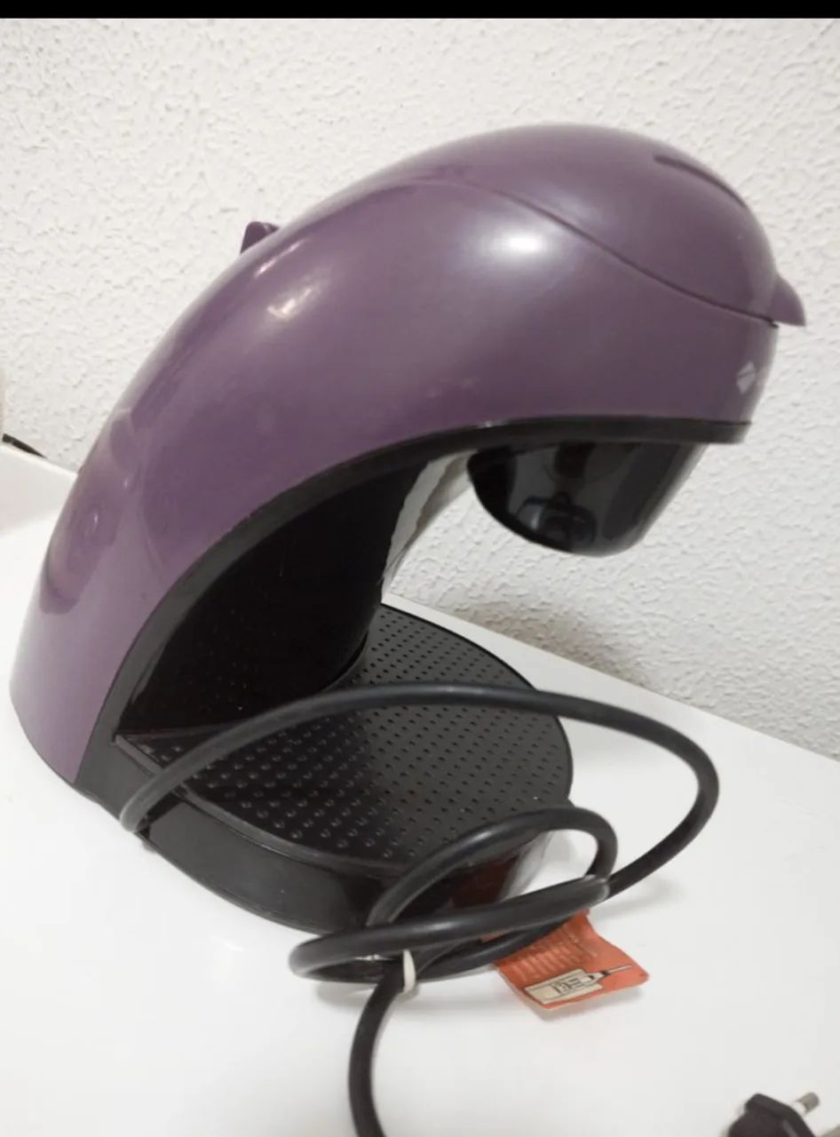 Cafeteira elétrica de duas saídas ( duas xícaras) .