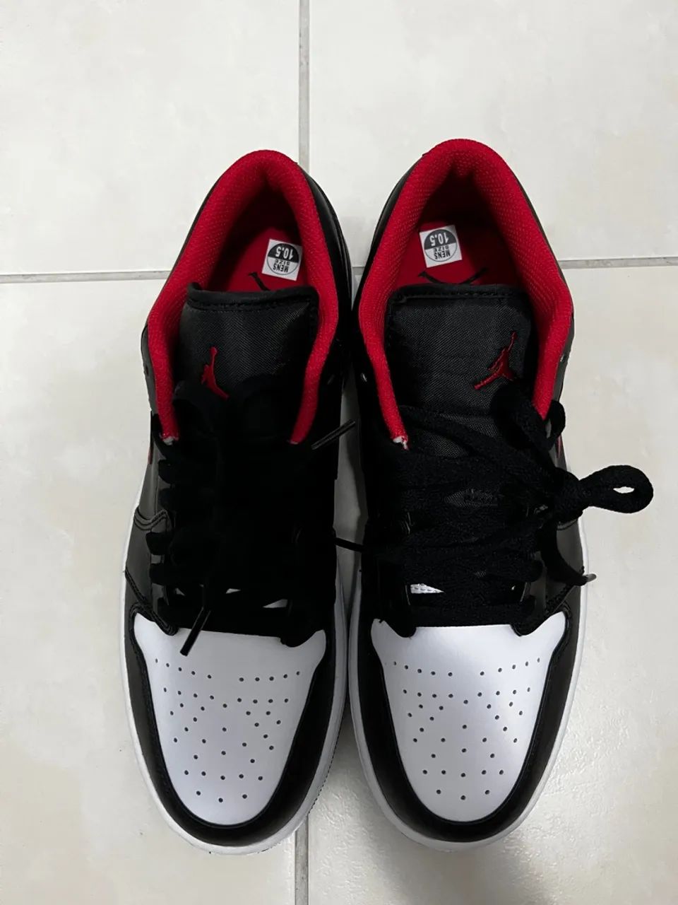 Tênis Nike Air Jordan 1 Low - Preto e Vermelho - Foto 4