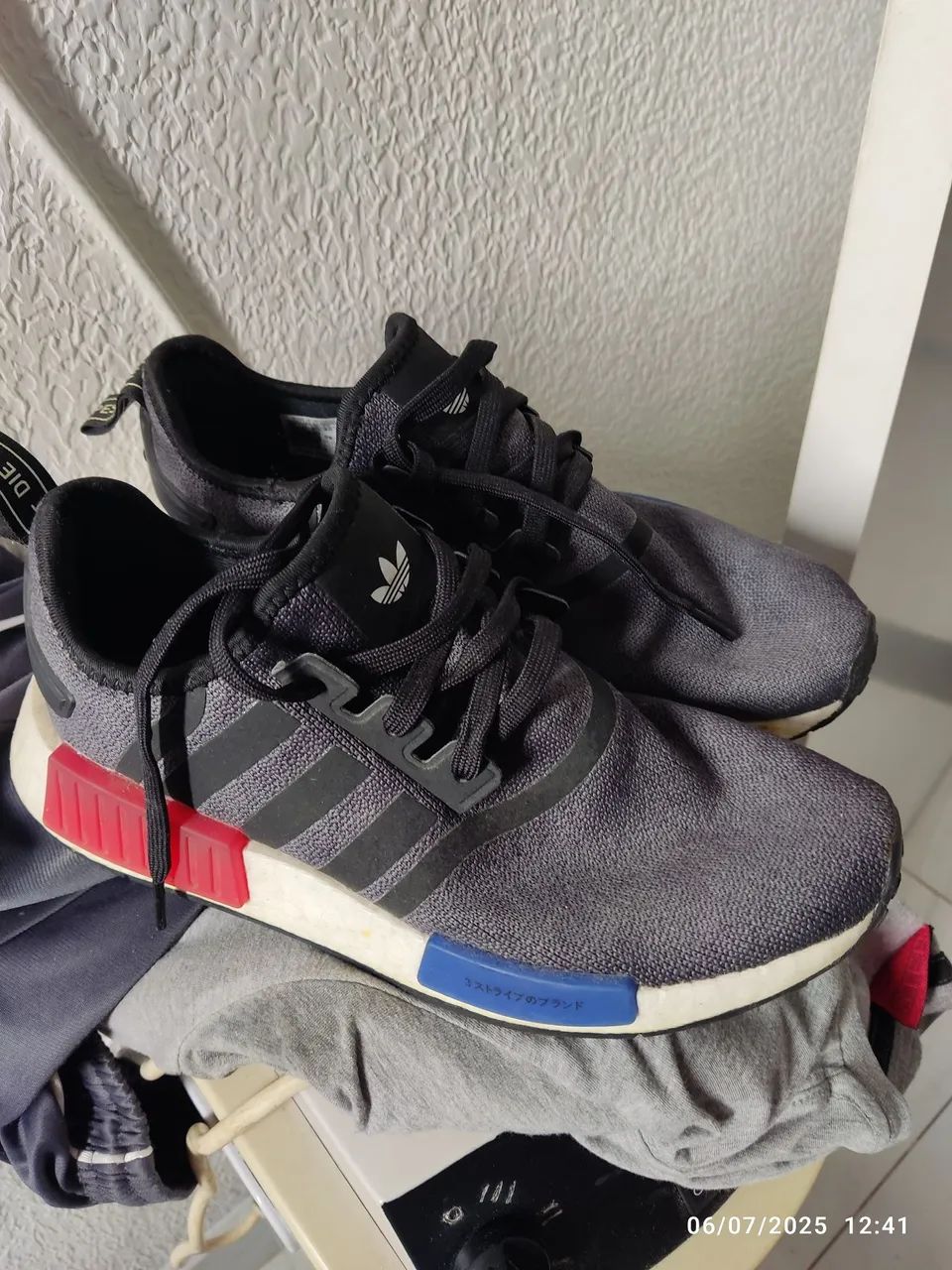 Tênis Adidas 38 original foi pago 750 reais  - Foto 2
