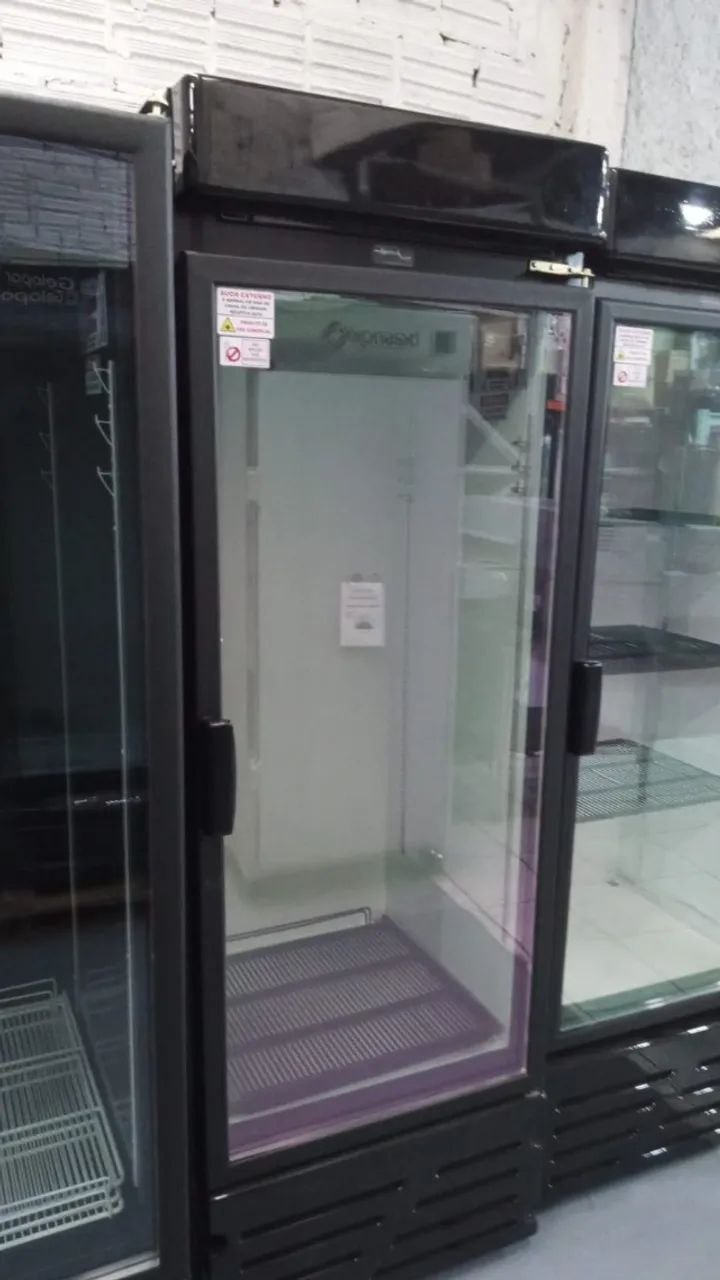 geladeira expositora  muito nova