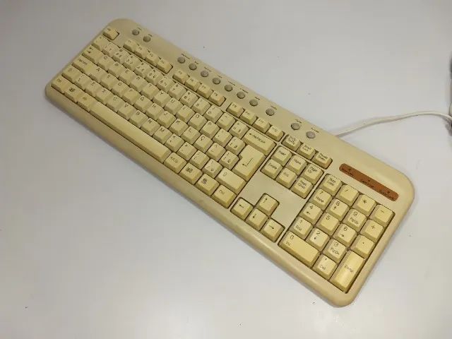 Teclado Antigo Ps2 Retro Pc Computador 5v6 Funciona (Usado)