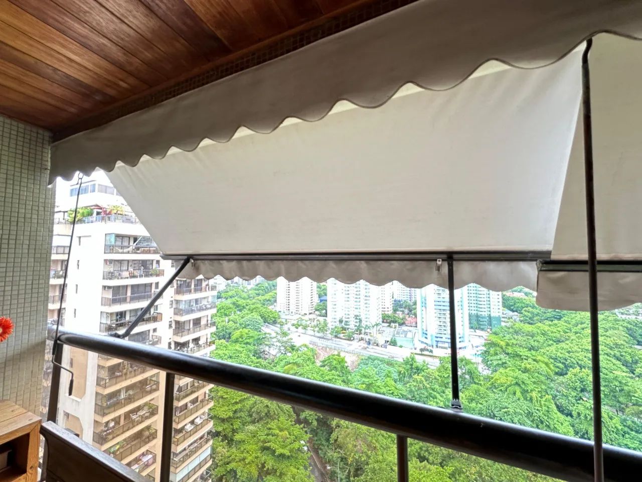 Toldos retráteis para proteção de varanda