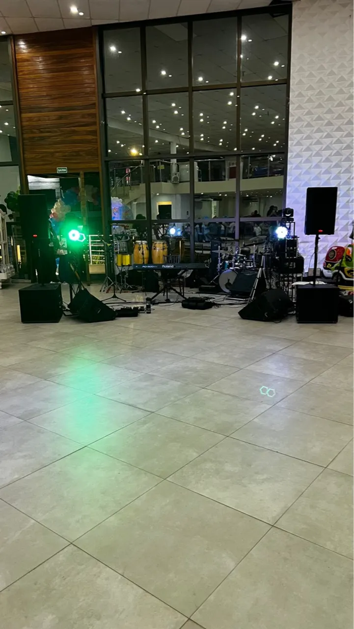 Locamos som e iluminação para todos os tipos de eventos.