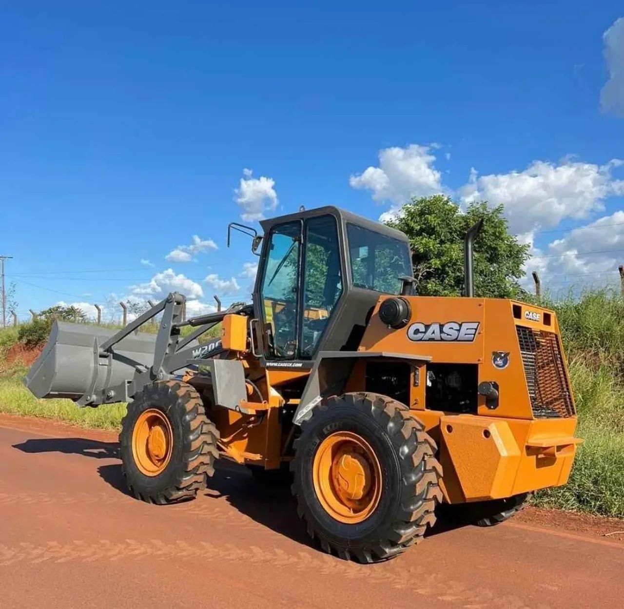 Pá carregadeira Case W20E - *Parcelamento Para Maquinários* - Foto 2