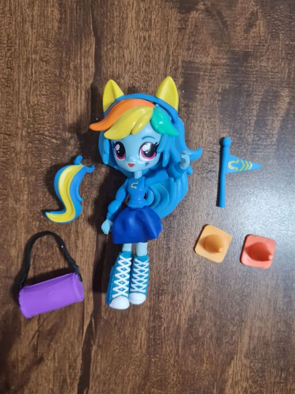 Boneca My Little Pony Equestria Girls Minis Rainbow Dash com acessórios 