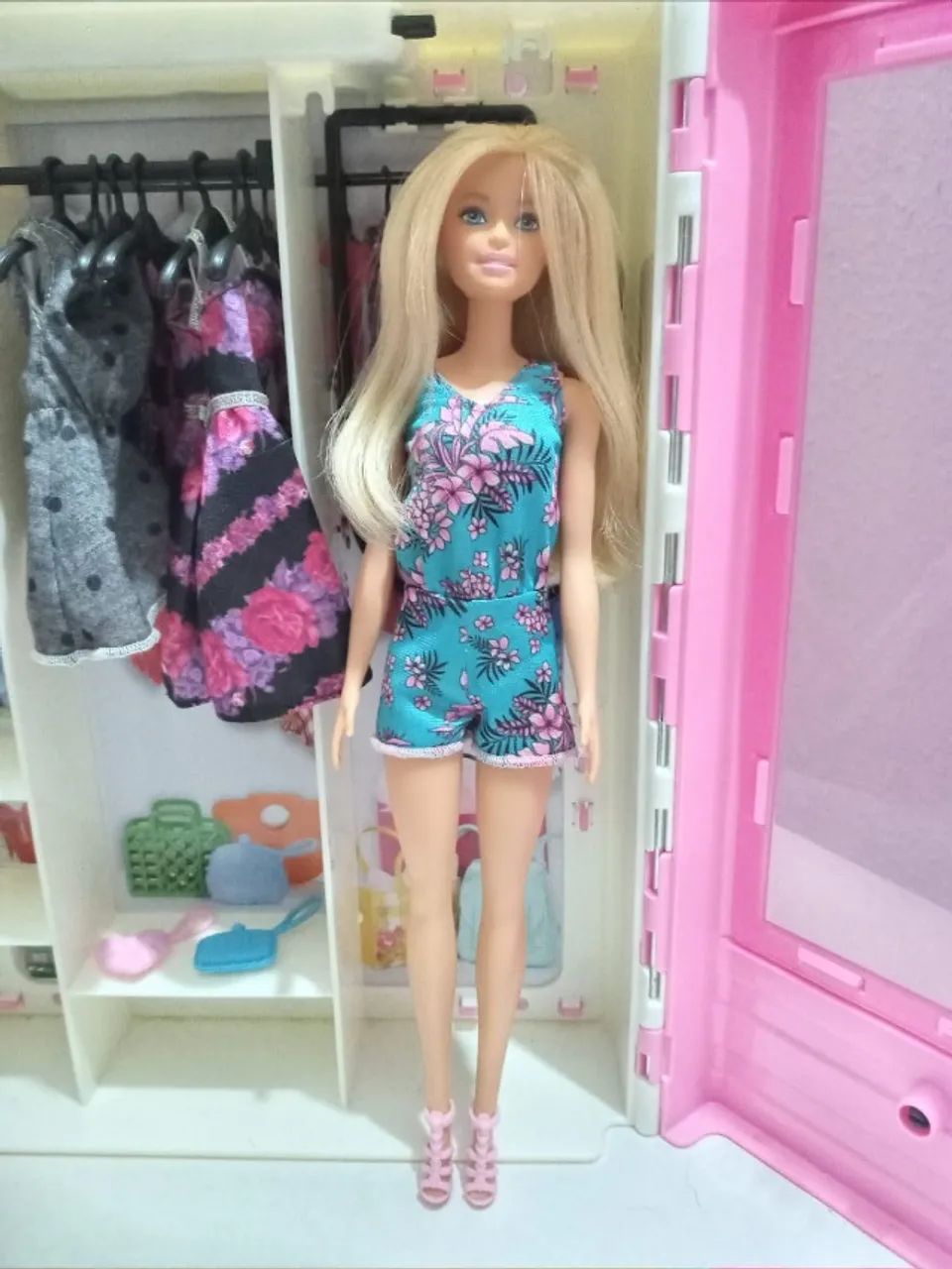 Barbie com guarda roupa - Foto 6