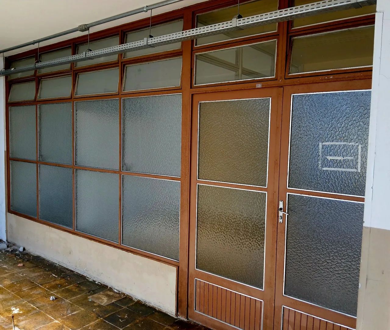 Baita preço! Janela e porta acopladas em aço e vidro. 5,65 cm x 3,00 cm