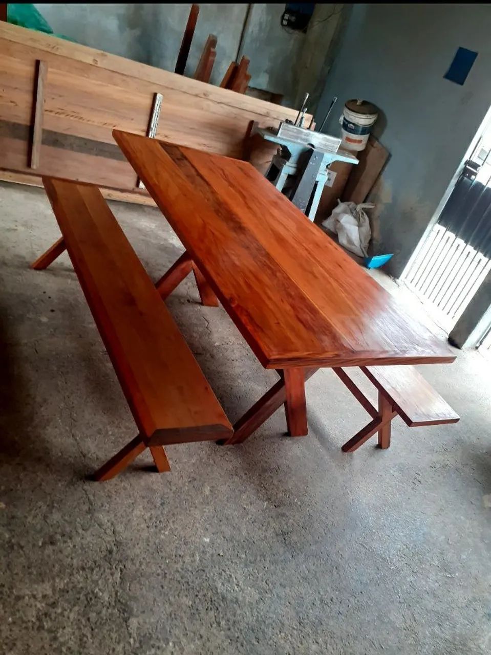 Mesa Pé X com 2 bancos 200×90 peroba rosa  - Foto 5