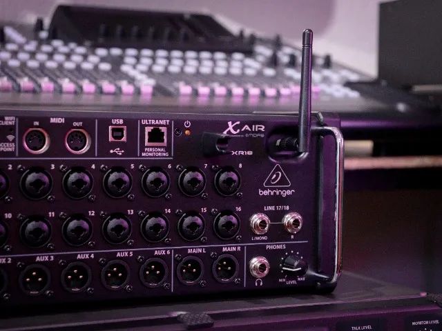 Mesa de Som Digital Behringer 18 Canais XR18 - Foto 3