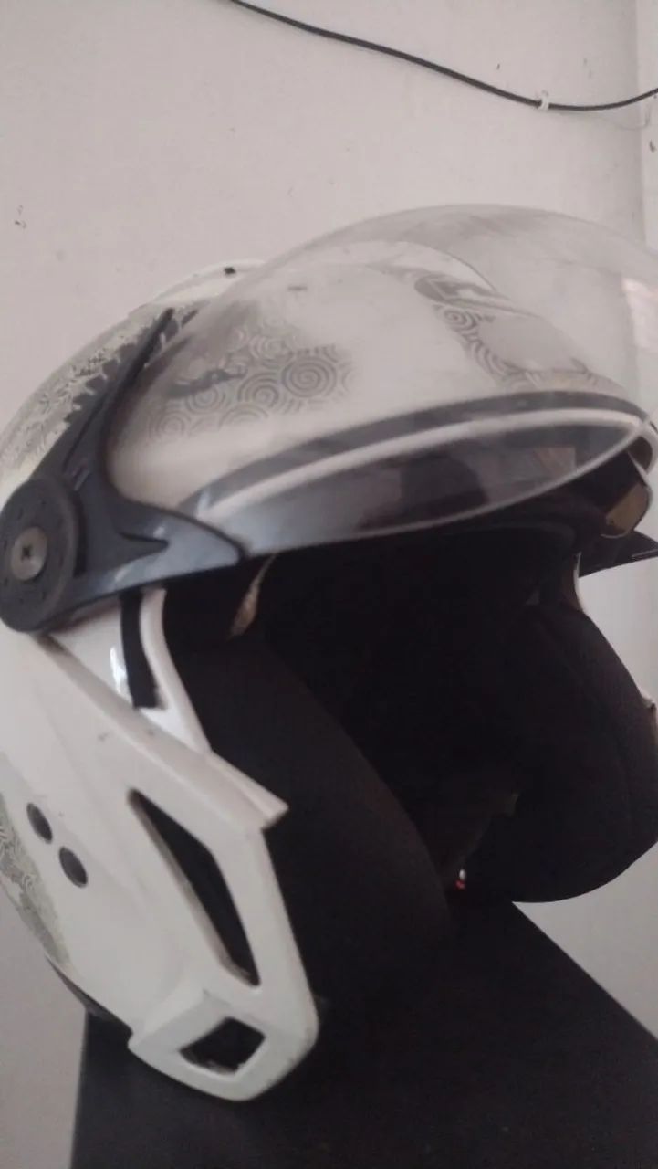 Capacete de Motocicleta - Estiloso e Seguro - Foto 2