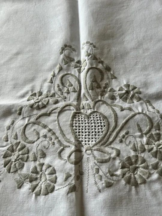 Toalha de Mesa Linho Bordada