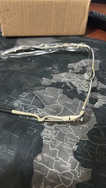 Óculos Oakley de vilão com mola - Foto 4