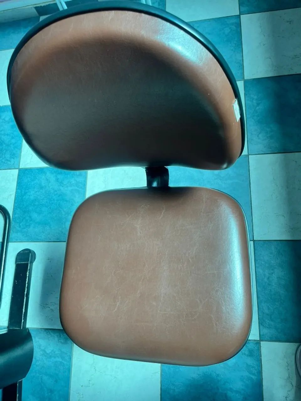 Mesa de reunião com 6 cadeiras - Foto 3
