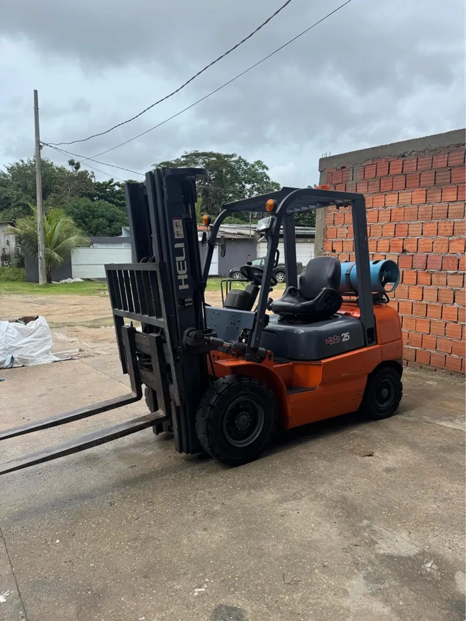 Empilhadeira heli 2,5 tonelada 2013 100% revisada ? - Foto 2