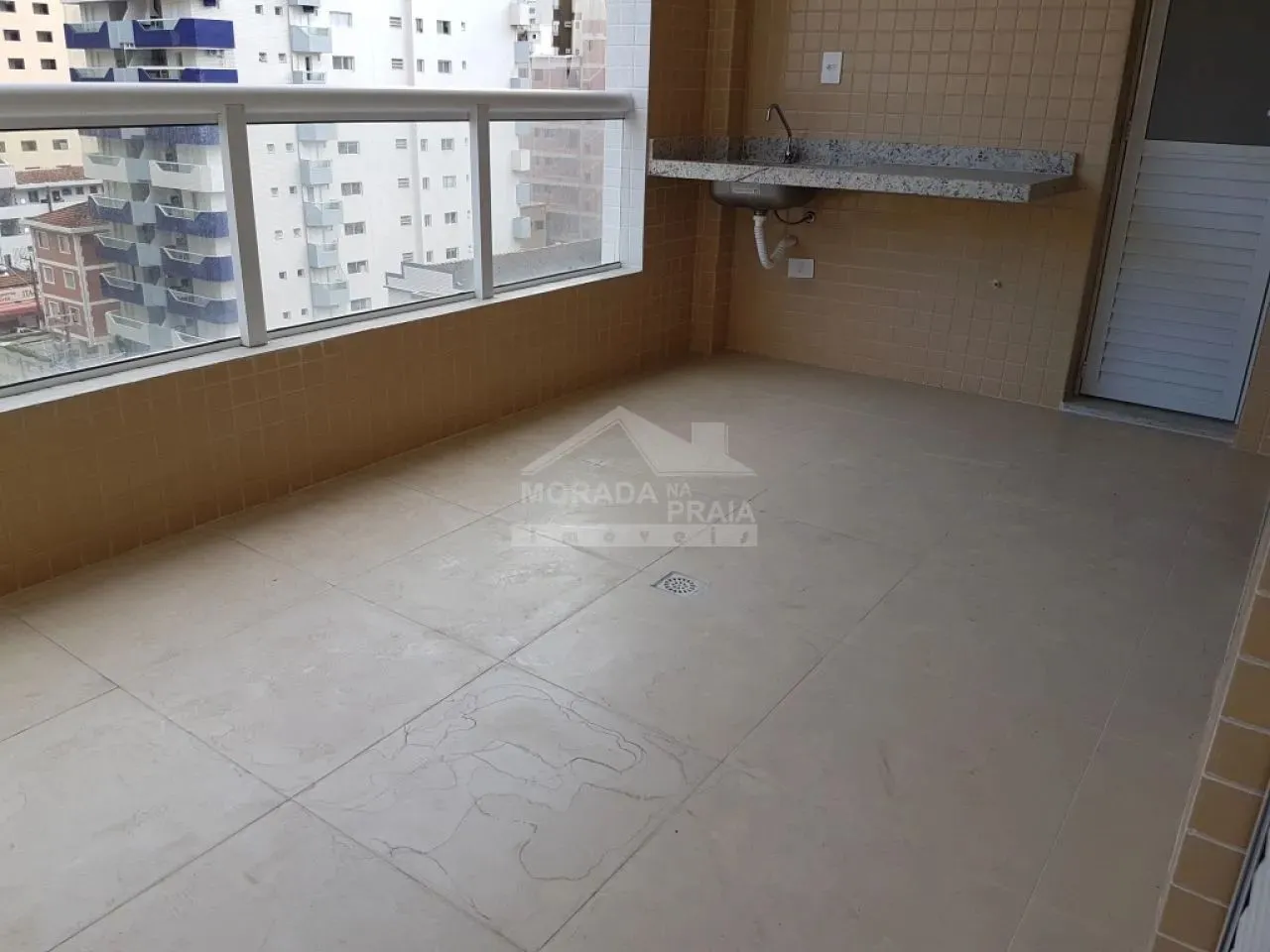 Apartamento SEMI NOVO no Forte, 2 dormitórios, lazer, só na imobiliária em Praia Grande.