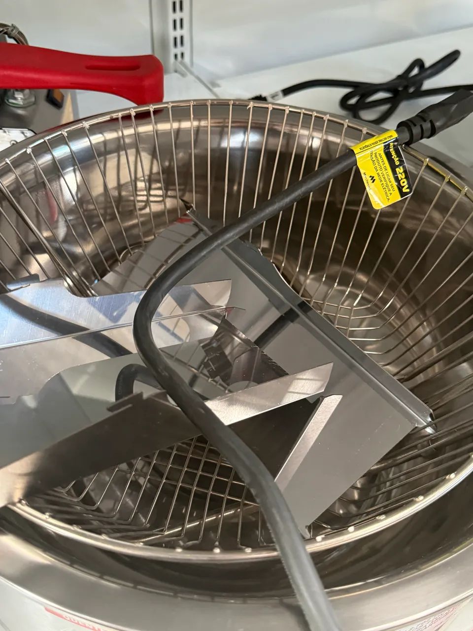 TH.2.702 TACHO 7,5L COM PENEIRA 35CM BACIA INOX - MARCHESONI - Foto 4