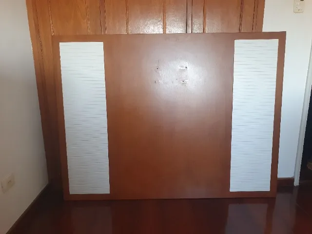 Painel de TV em madeira. 