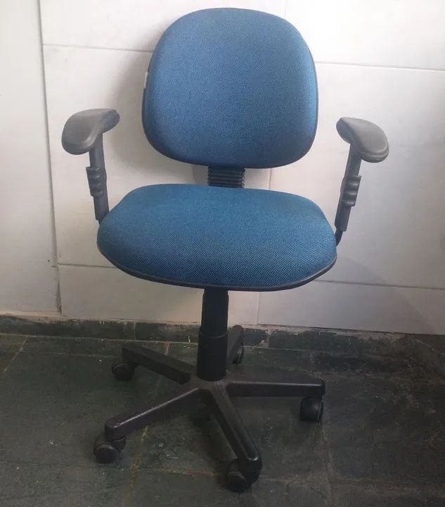 Cadeira de Escritório Giratória R$. 100, - Foto 2