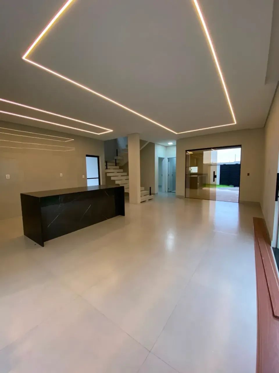 004 - VENDO CASA COPM 4 QUARTOS NO ARAÇAGY