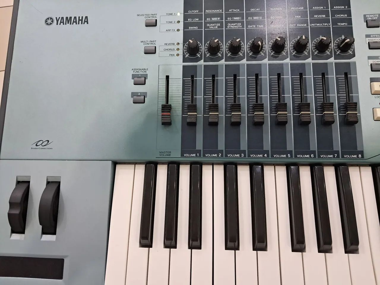 TECLADO YAMAHA MOTIF XS7 - Instrumentos musicais - Santa Terezinha