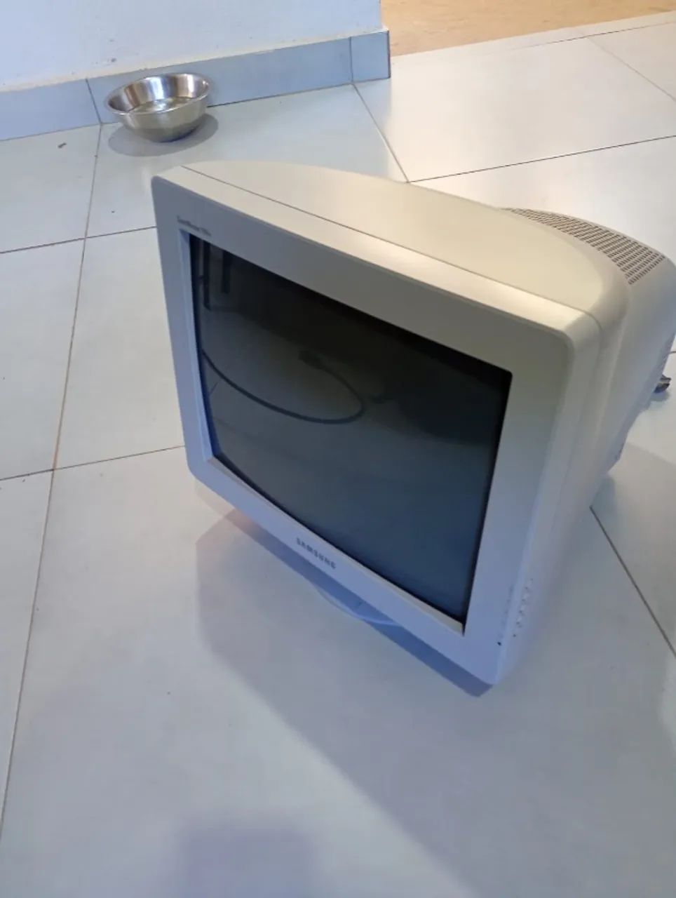 Monitor Samsung Syncmaster 794V - 17 polegadas CRT (pouco usado) - Foto 5