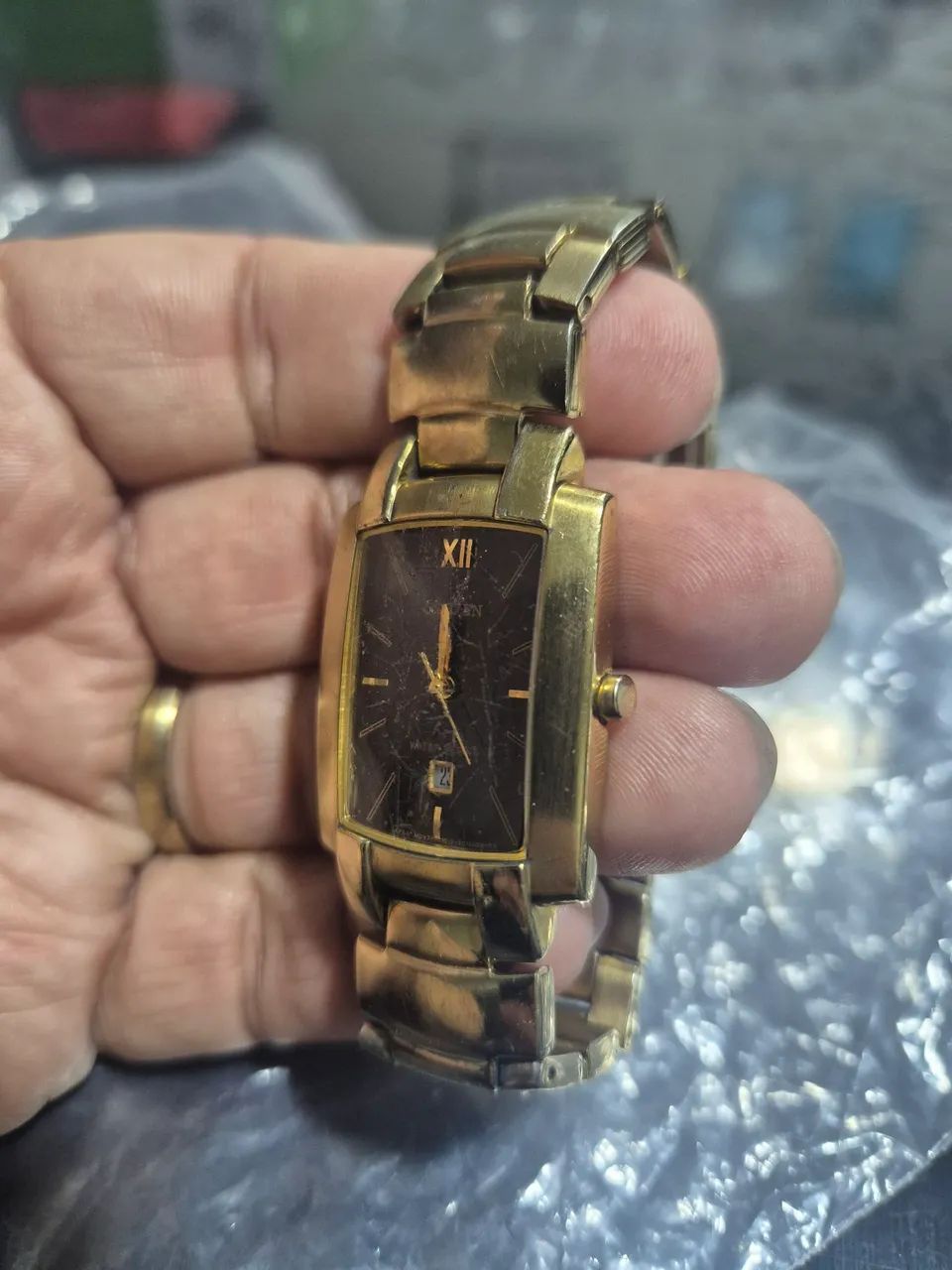 Relógio CITIZEN TANK DOURADO À QUARTZ   - Foto 4