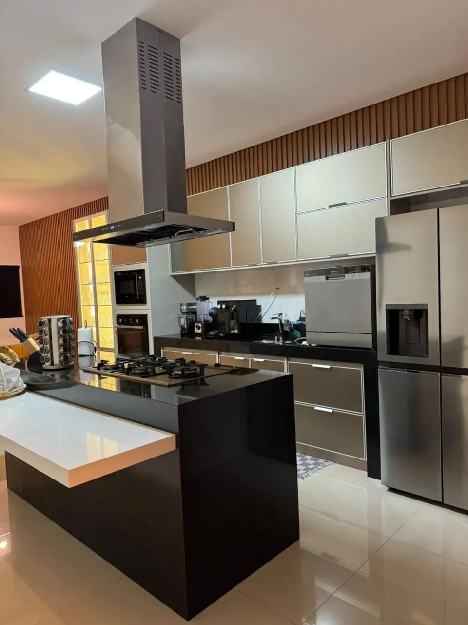 Casa 3 Suítes 186 Mobiliada e Decorada - Foto 3