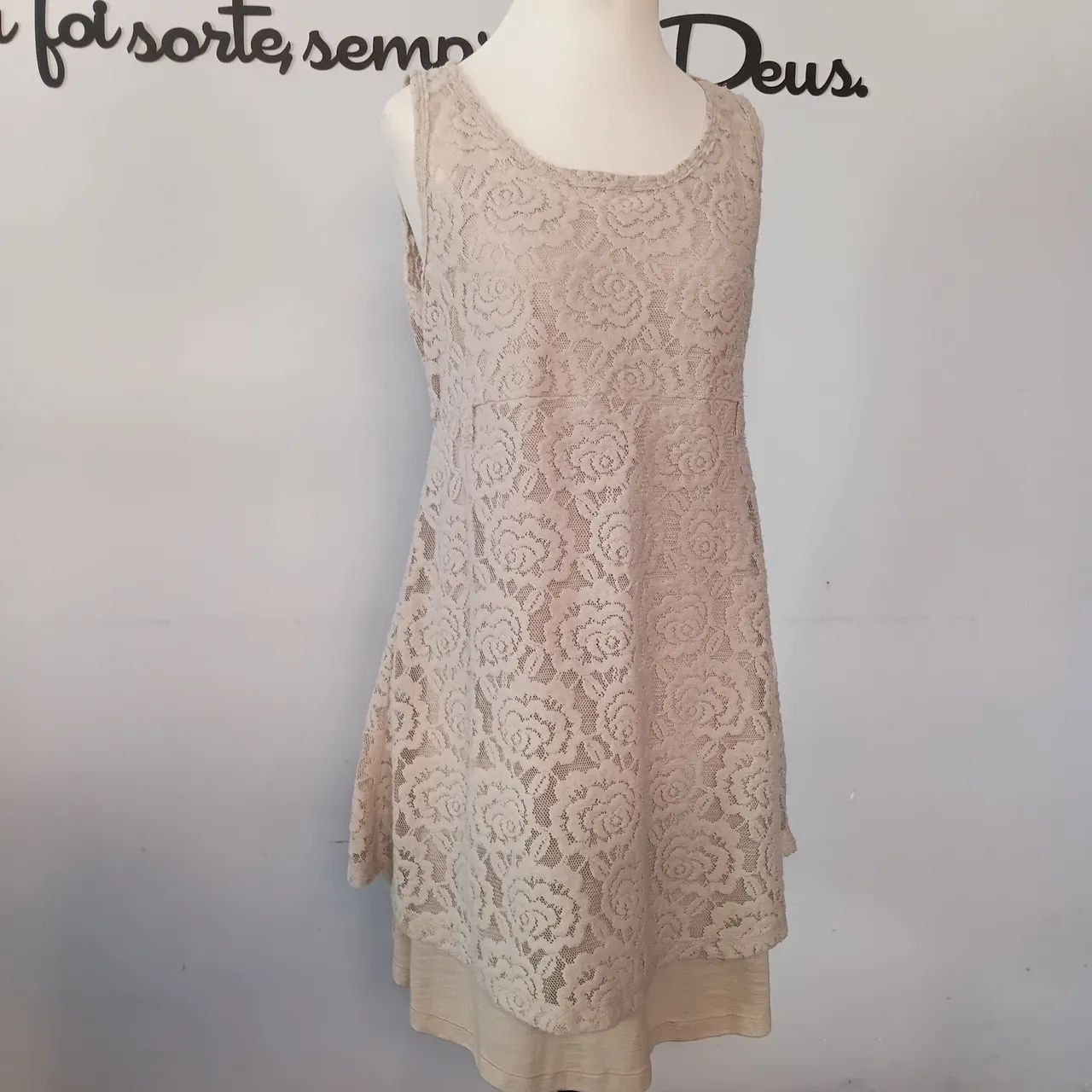 Vestido tule bege