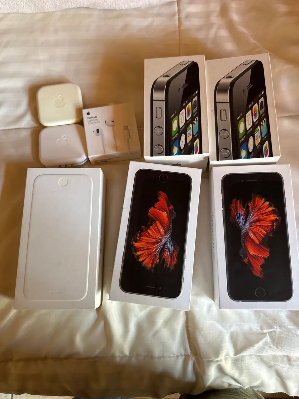 Caixas originais de IPhone 4S, IPhone 6 e IPhone 6S