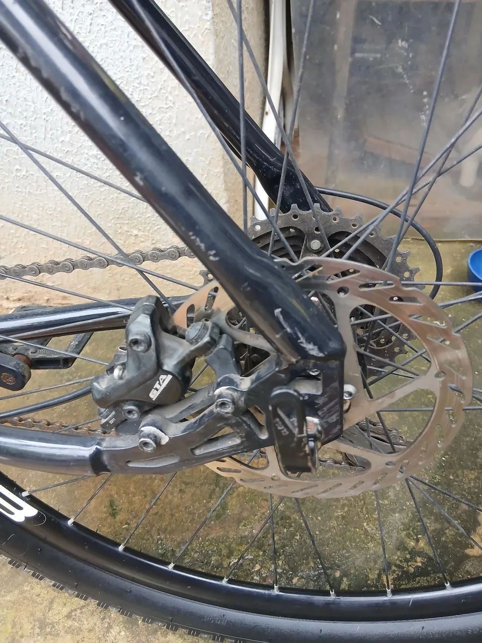 Bicicleta aro 29 usada com freios a disco - Foto 4