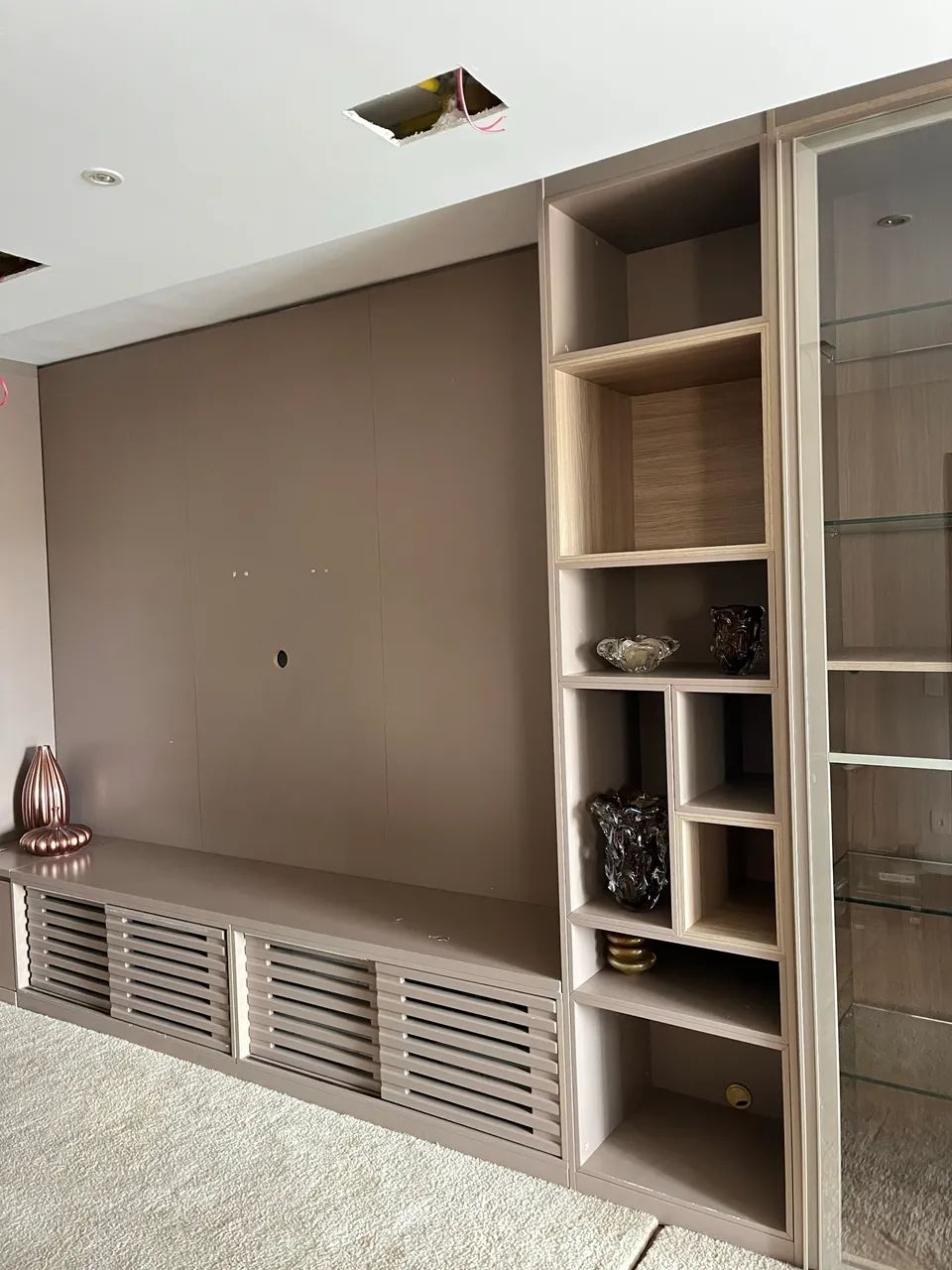 Rack Planejado com Cristaleira