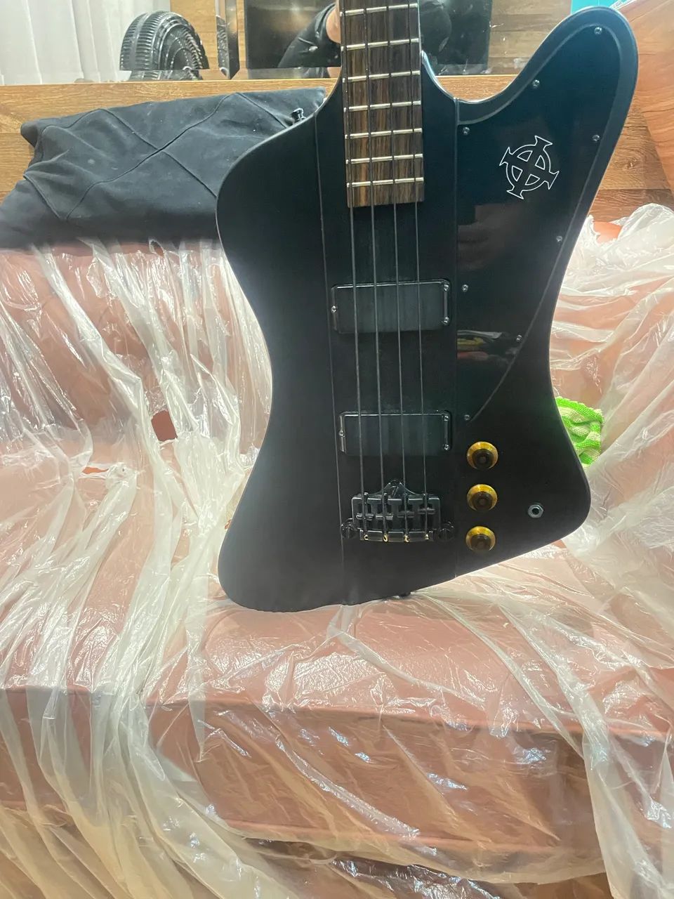 Contrabaixo Epiphone Thunderbird IV Ghotic sem nenhum risco - Foto 3