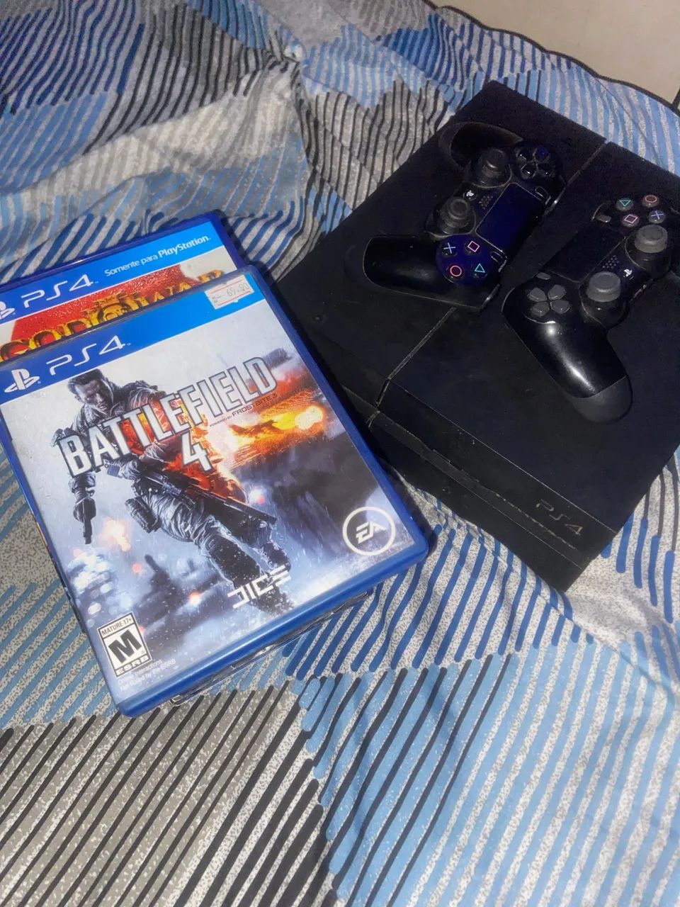 Ps4 com 2 controles e jogos 