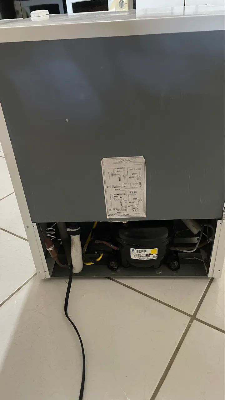 Frigobar eletrolux 80L  - Foto 3