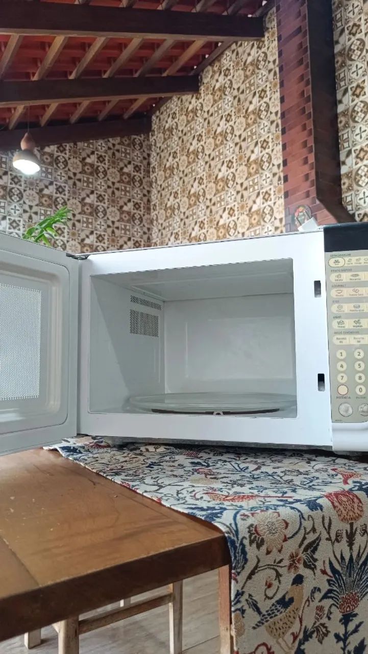Microondas Eletrolux 31 litros excelente estado  - Foto 3