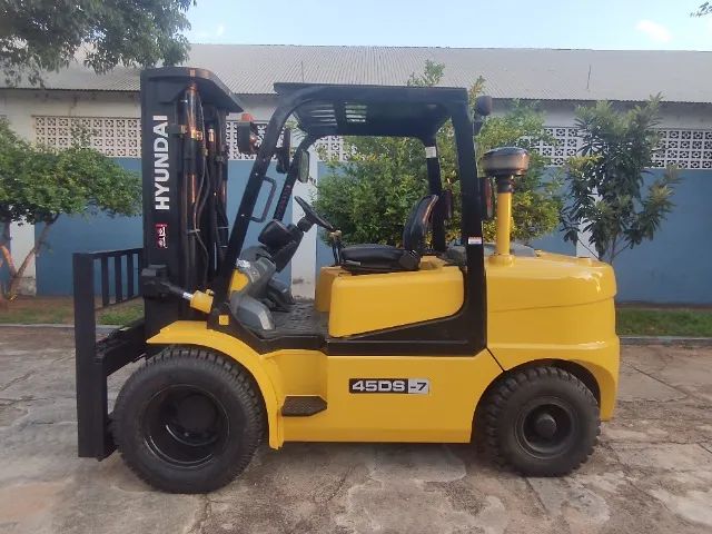 Empilhadeira Hyundai 4,5T * Diesel com 8 mil horas * 2010 - Foto 2