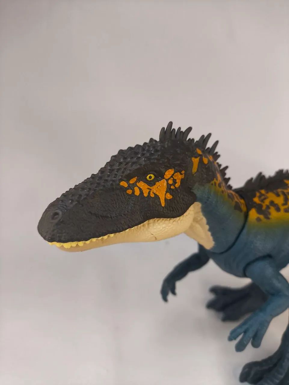 Jurassic world Mattel Carcharodontosaurus azul dino scape - Foto 3