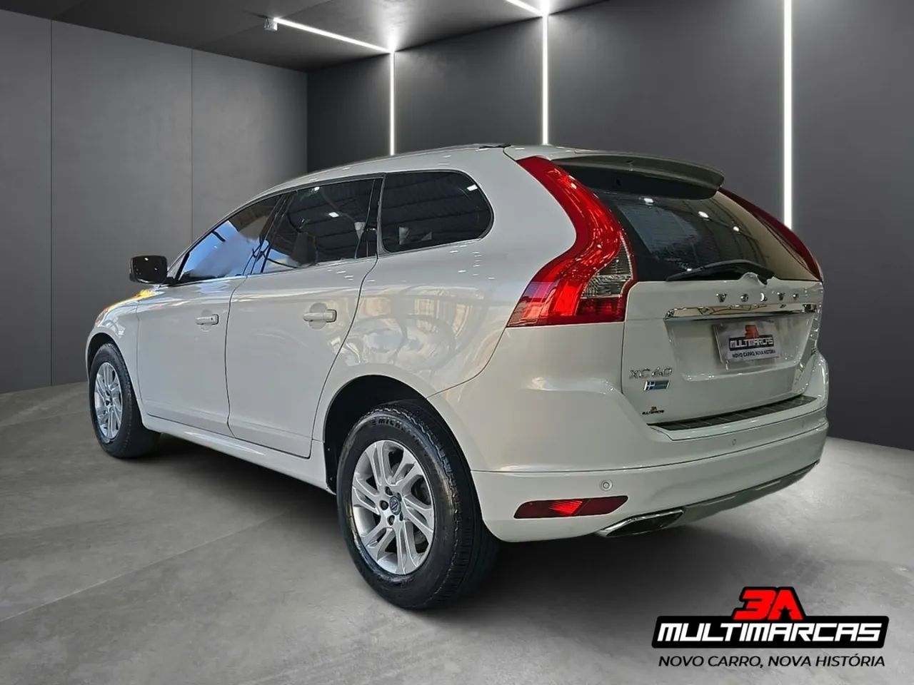 Volvo XC 60 T-5 R-DESIGN 2.0 FWD 5p, foto 3 de 13