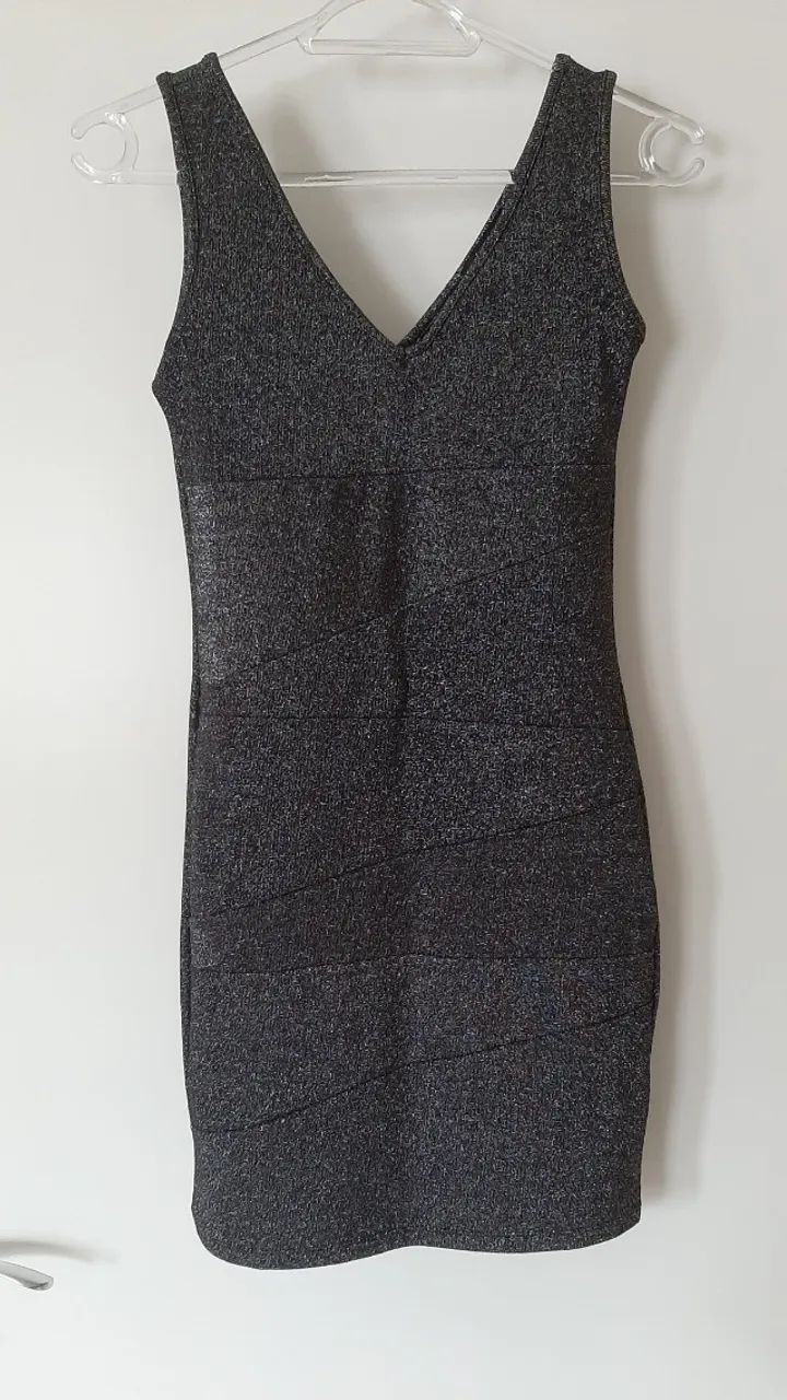 Vestido chumbo com brilho - Foto 4
