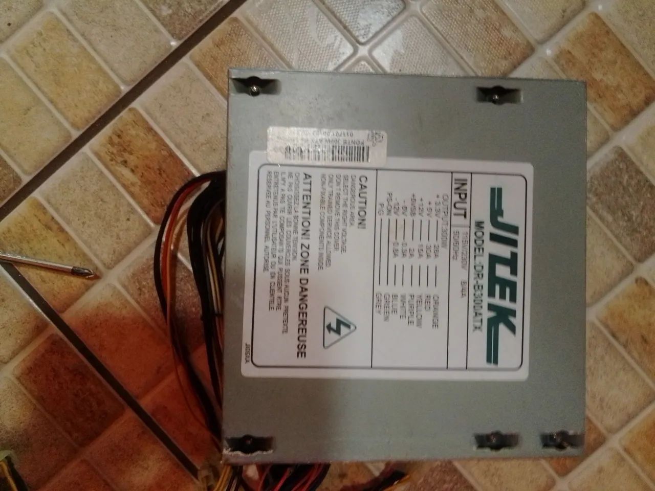 Várias peças de computador  - Foto 4