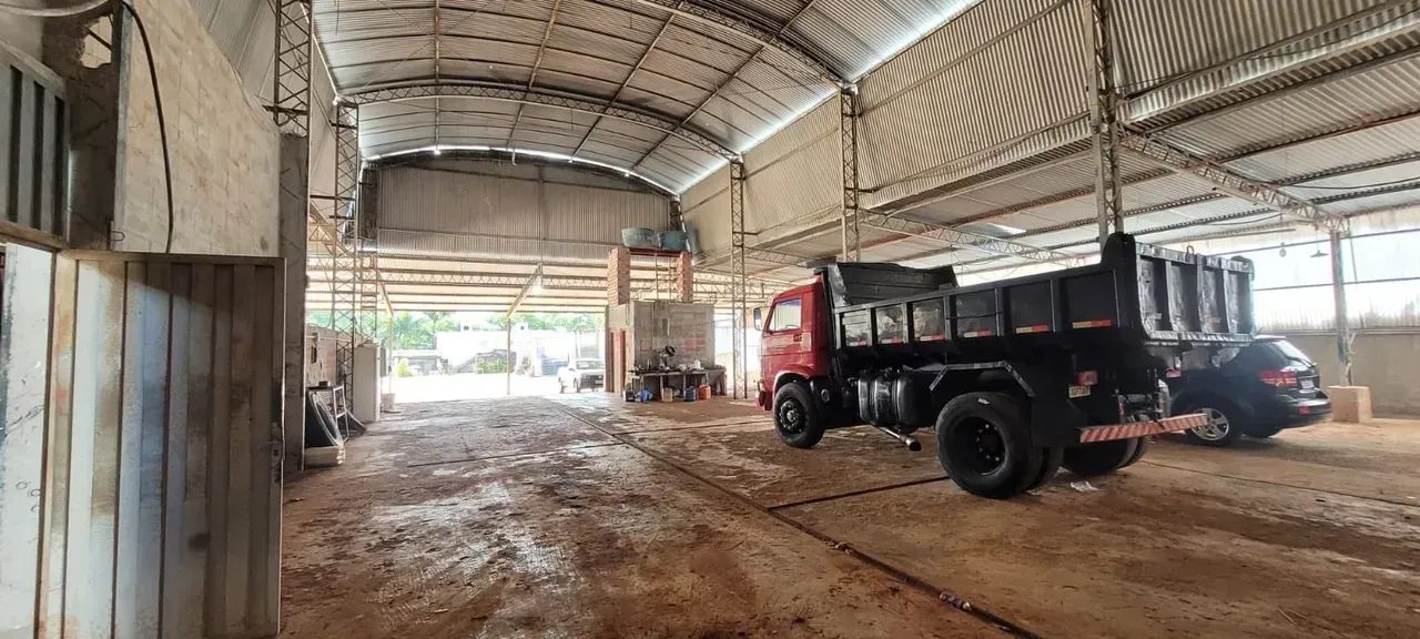Galpão com 900 m2 - Pirassununga com cozinha industrial