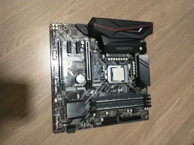 i9-9900KF + Gigabyte Z390 M Gaming - Kit Gamer - Peças de Hardware