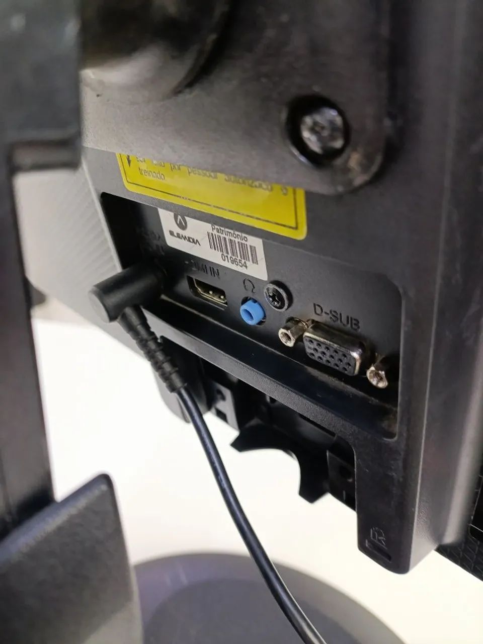 Monitor LG 21,5 polegadas já com fonte e cabos  - Foto 2