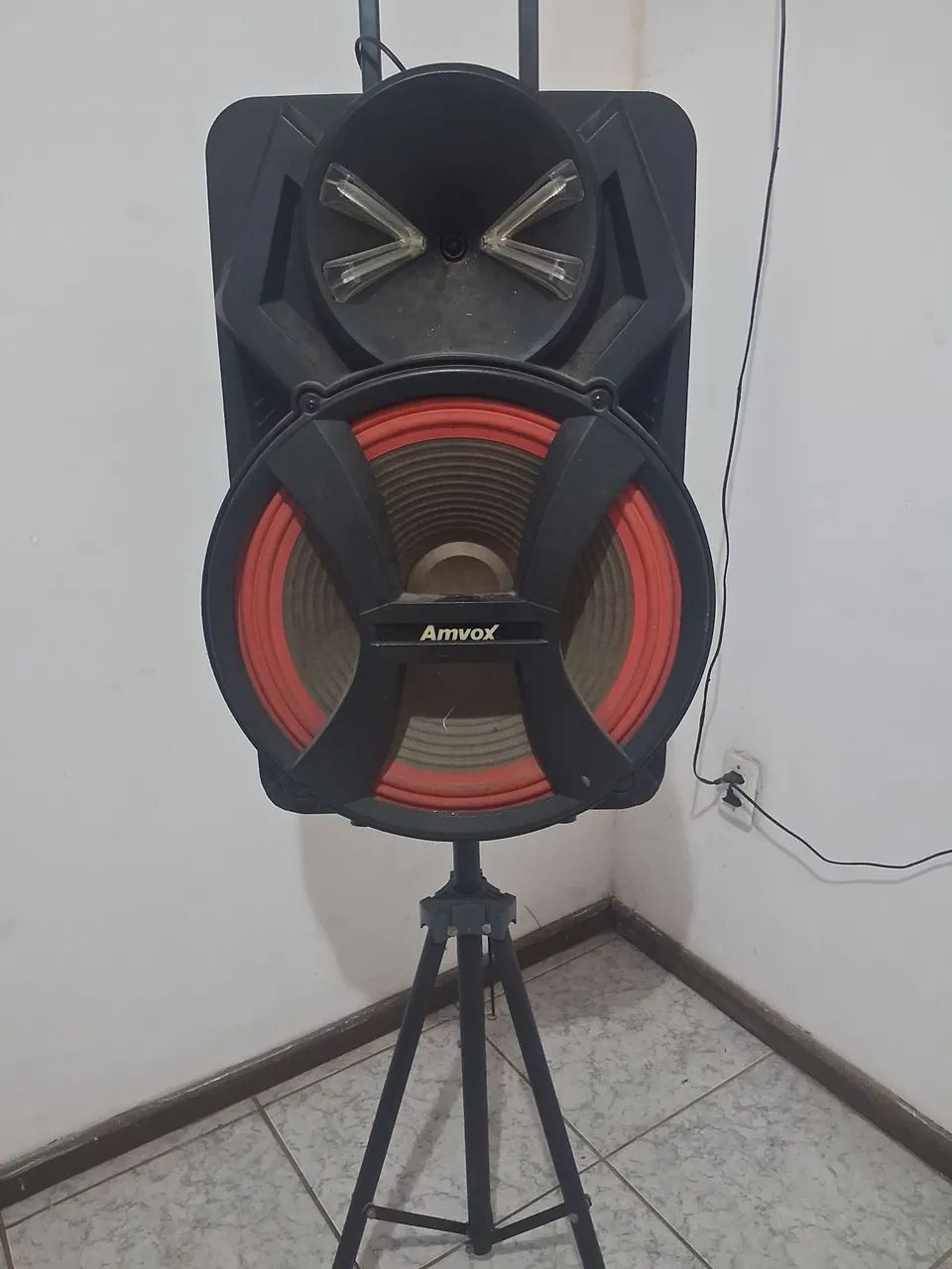 Vendo caixa de som com tripé 