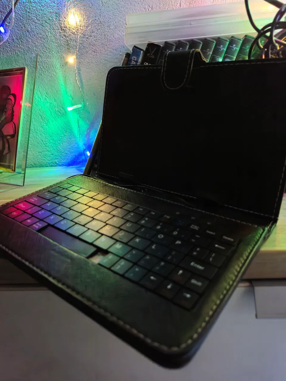 Capa com Teclado para Tablet - Praticidade Total!