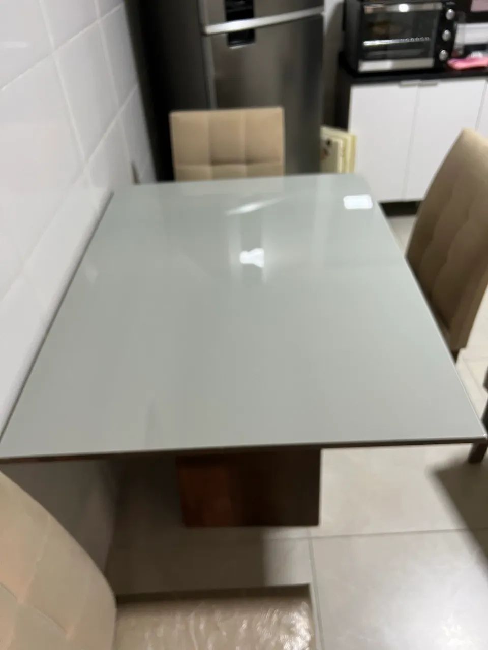 Mesa de jantar de madeira