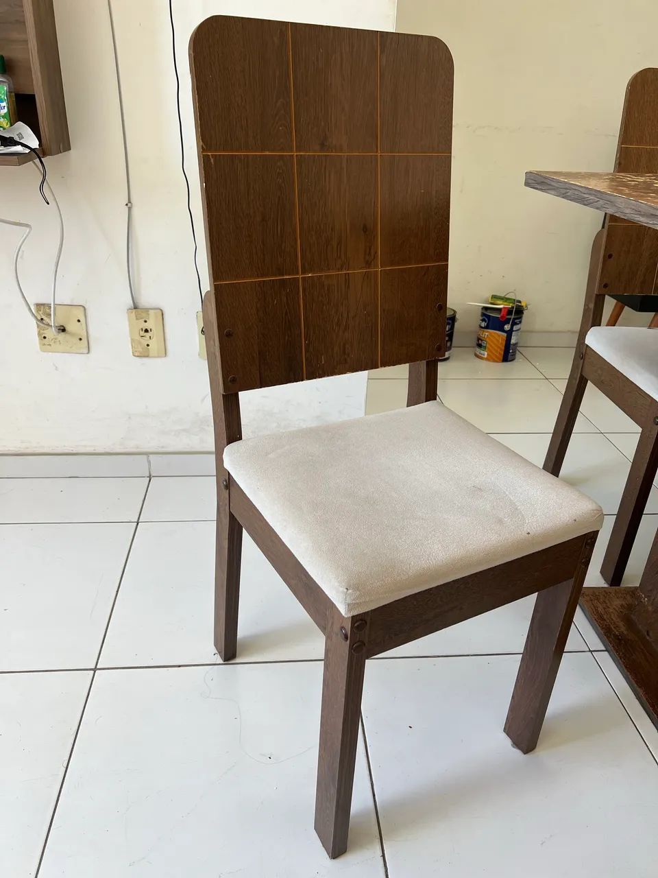4 cadeiras de cozinha seminovas - Foto 3