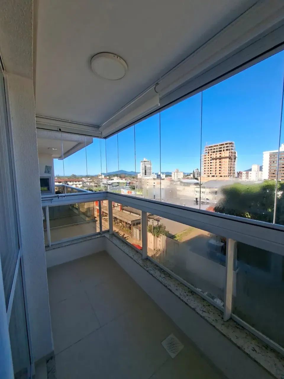 Imóvel para venda possui 66 metros quadrados com 2 quartos em Centro - Palhoça - SC