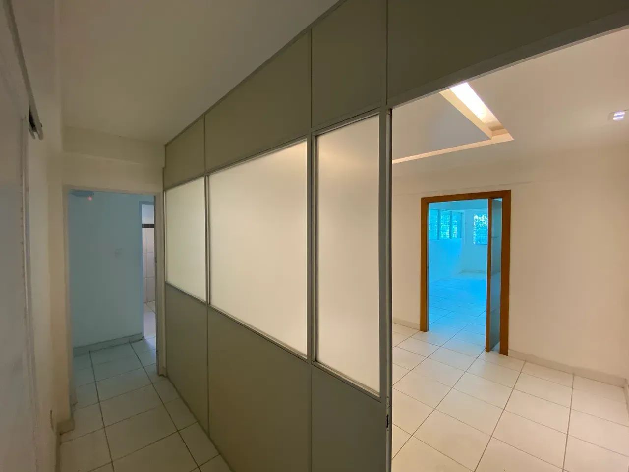 ALUGO SALA NA AV. DJALMA BATISTA. - Foto 4