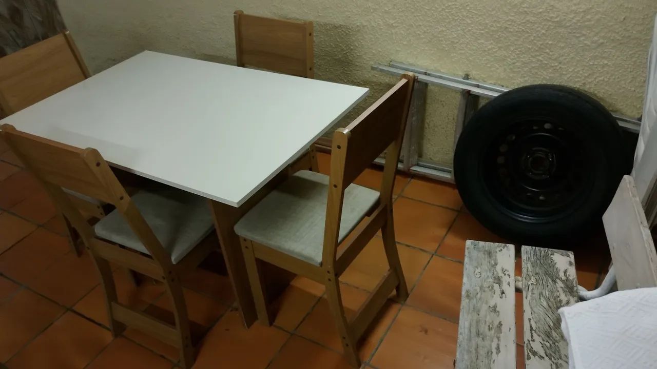 Conjunto de mesa compacto conservado !!!!!!